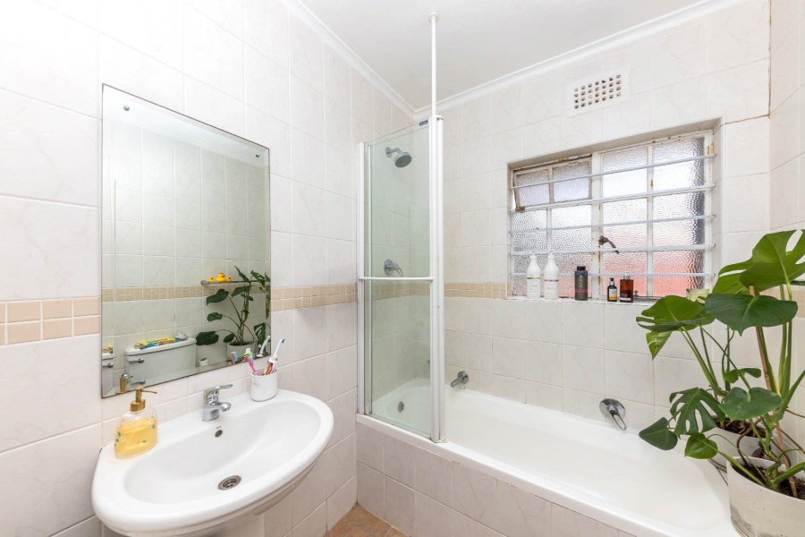 1 Bedroom Property for Sale in Sea Point Western Cape